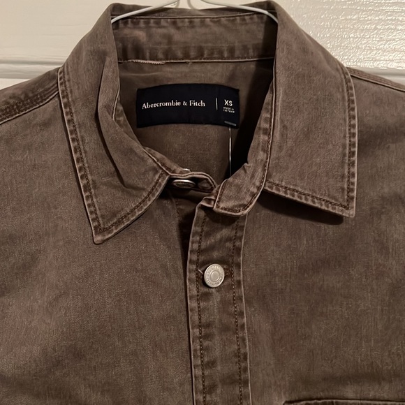 Abercrombie & Fitch - Picture 3 of 7